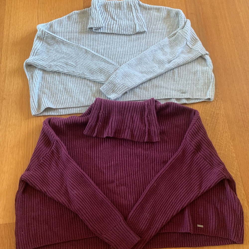 HOLLISTER 2 ITEM SWEATER BUNDLE SIZE SMALL